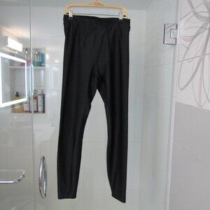 ALO Black Stretch Capri Workout Leggings Cropped--Size Medium